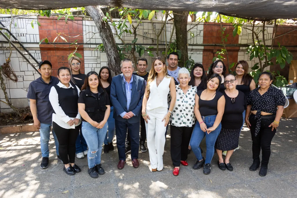 El programa "Una Mano para Crecer" ofrece capacitaciones y asesoría a pymes manufactureras como Fall in Beauty.