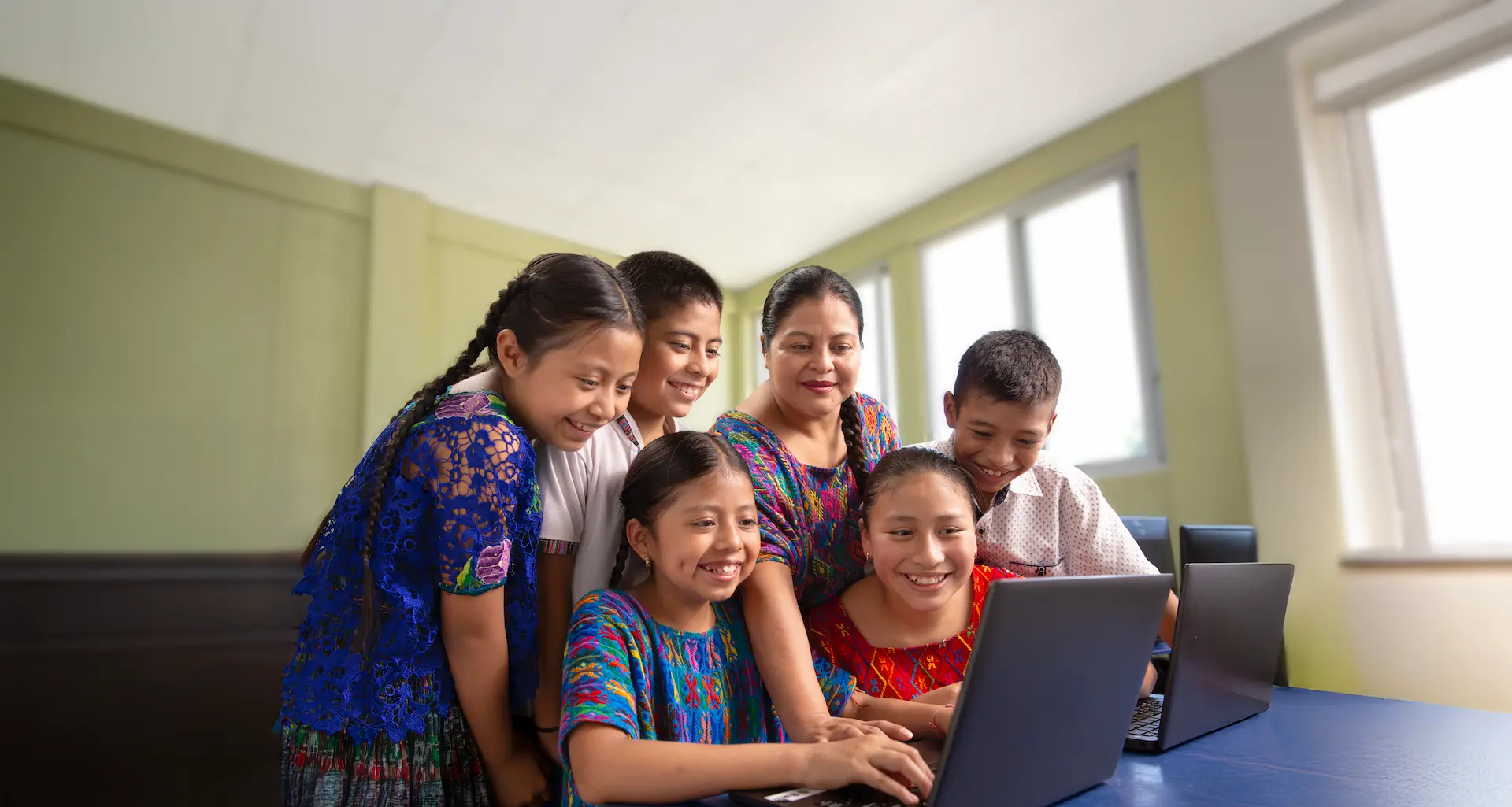 Bam, Funsepa y Cemaco impulsan donación de tecnología para transformar la educación